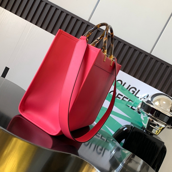 スーパーコピーブランドバッグ背面デザイン